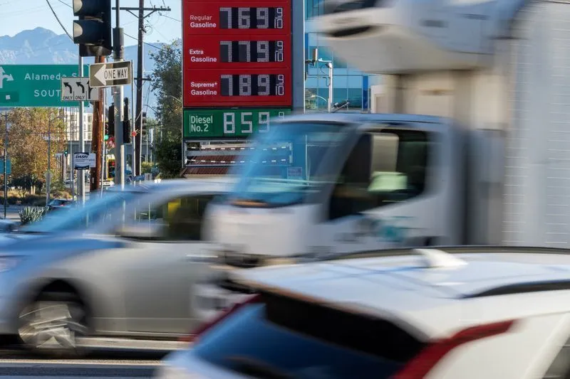 Preço global do diesel deve continuar alto apesar de acordo entre EUA e Rússia